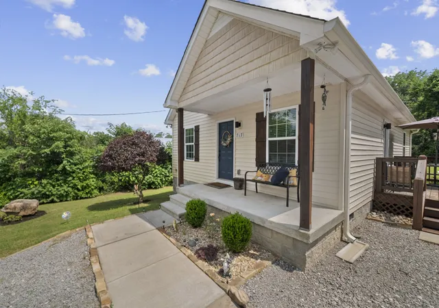 Homes for sale in Lewisburg, TN | 717 Marshall St, Lewisburg, TN 37091 | MLS# 3269744