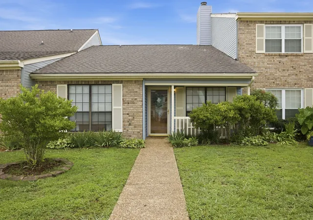Photo 1 of Townhouse for sale at 6690 Hickory Brk Rd, Chattanooga, TN 37421 | MLS# 3248740 | Listing updated on 2026-08-20