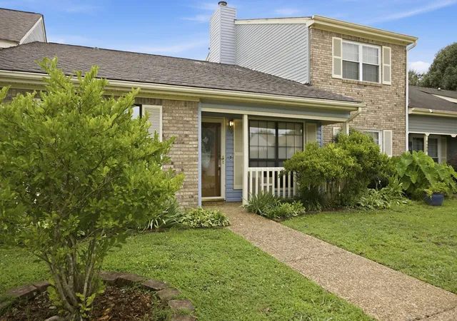 Photo 3 of Townhouse for sale at 6690 Hickory Brk Rd, Chattanooga, TN 37421 | MLS# 3248740 | Listing updated on 2026-08-20