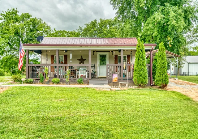Homes for sale in Elkton, KY | 3389 Jefferson Davis Hwy W, Elkton, KY 42220 | MLS# 3248237