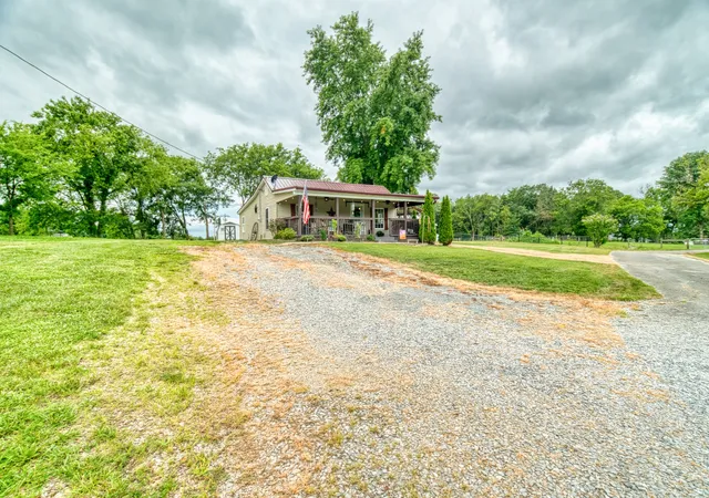 Homes for sale in Elkton, KY | 3389 Jefferson Davis Hwy W, Elkton, KY 42220 | MLS# 3248237