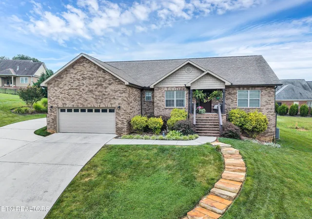 Photo 1 of Sale Pending at 645 Berrywood Dr, Maryville, TN 37801 | MLS# 3512830 | Listing updated on 2026-09-06
