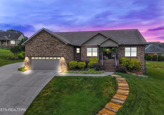 Photo 2 of Sale Pending at 645 Berrywood Dr, Maryville, TN 37801 | MLS# 3512830 | Listing updated on 2026-09-06