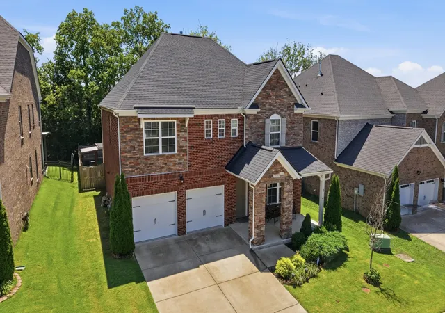 Photo 2 of Single family home for sale at 214 Campbell Cir, Mount Juliet, TN 37122 | MLS# 3248730 | Listing updated on 2026-09-19