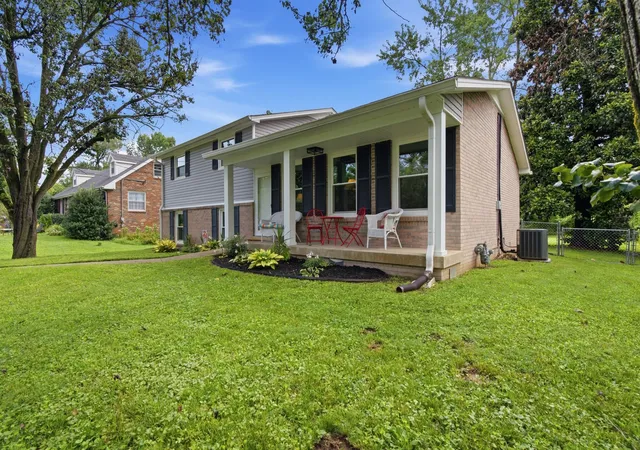 Photo 2 of Sale Pending at 445 Harwell Dr, Hermitage, TN 37076 | MLS# 3305262 | Listing updated on 2026-09-27