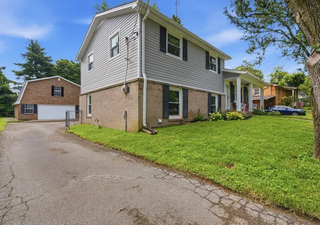Photo 3 of Sale Pending at 445 Harwell Dr, Hermitage, TN 37076 | MLS# 3305262 | Listing updated on 2026-09-27