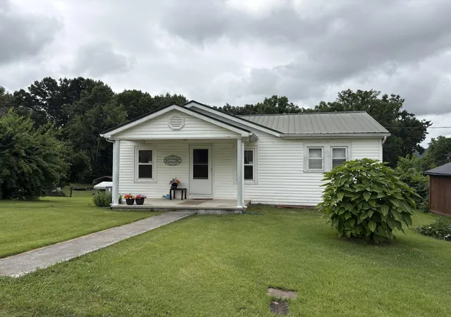 Homes for sale in Sweetwater, TN | 204 Blair Avenue, Sweetwater, TN 37874 | MLS# 3248344