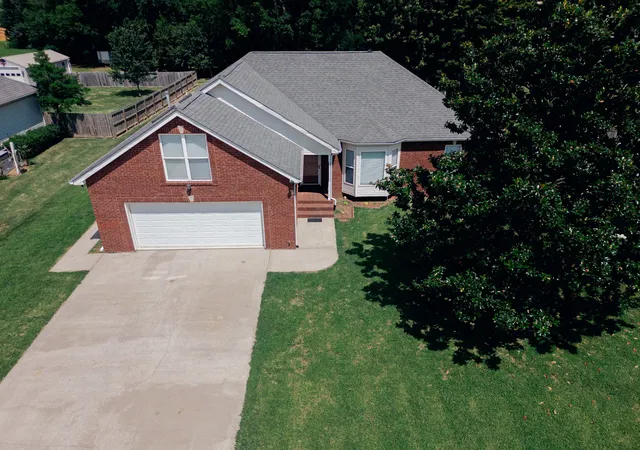 Photo 1 of Single family home for sale at 847 Isaac Dr, Clarksville, TN 37040 | MLS# 3288309 | Listing updated on 2026-09-06