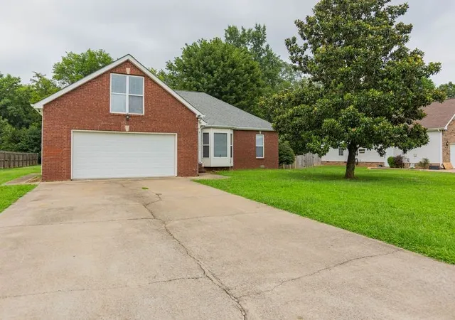 Photo 3 of Single family home for sale at 847 Isaac Dr, Clarksville, TN 37040 | MLS# 3288309 | Listing updated on 2026-09-06