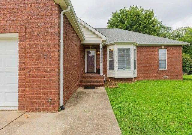 Photo 4 of Single family home for sale at 847 Isaac Dr, Clarksville, TN 37040 | MLS# 3288309 | Listing updated on 2026-09-06