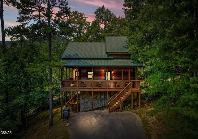 Photo 1 of Single family home for sale at 2828 Ridge Crk Cir, Sevierville, TN 37876 | MLS# 3299572 | Listing updated on 2026-09-26