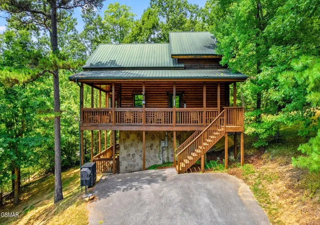 Photo 2 of Single family home for sale at 2828 Ridge Crk Cir, Sevierville, TN 37876 | MLS# 3299572 | Listing updated on 2026-09-26