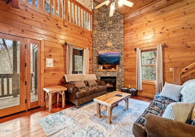 Photo 3 of Single family home for sale at 2828 Ridge Crk Cir, Sevierville, TN 37876 | MLS# 3299572 | Listing updated on 2026-09-26