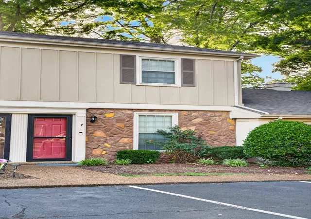 Homes for sale in Franklin, TN | 1011 Murfreesboro Rd #G7, Franklin, TN 37064 | MLS# 3250208