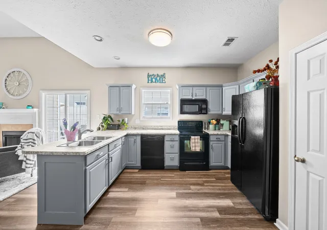 Photo 4 of Single family home for sale at 3737 Meadow Ridge Ln, Clarksville, TN 37040 | MLS# 3248477 | Listing updated on 2026-08-29