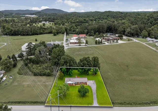 Homes for sale in Apison, TN | 11127 E Brainerd Road, Apison, TN 37302 | MLS# 3248515