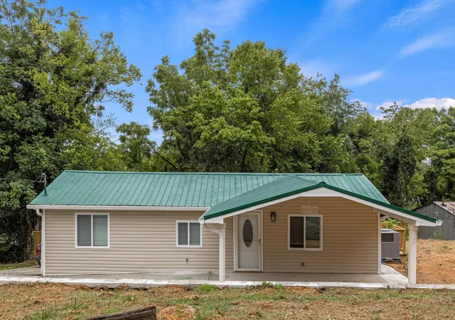 Homes for sale in Rossville, GA | 133 Mccraw Street, Rossville, GA 30741 | MLS# 3248527