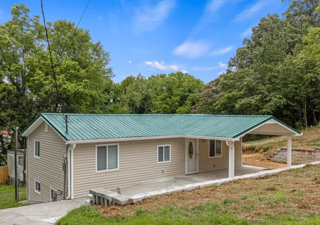 Homes for sale in Rossville, GA | 133 Mccraw Street, Rossville, GA 30741 | MLS# 3248527
