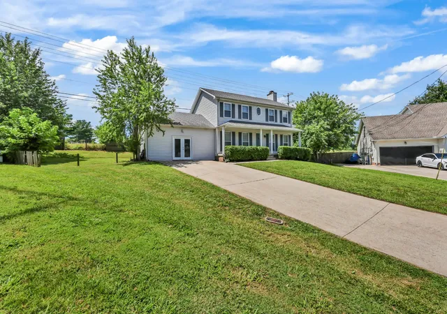 Photo 3 of Single family home for sale at 1025 Dandelion Dr, Clarksville, TN 37042 | MLS# 3248700 | Listing updated on 2026-10-20