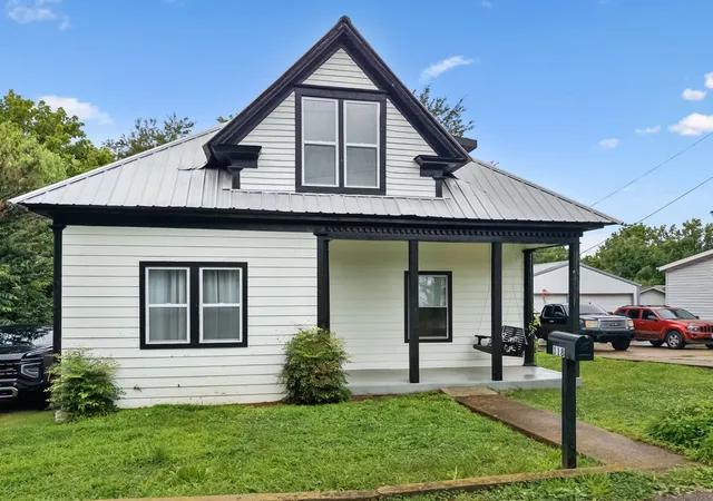 Homes for sale in Centerville, TN | 118 Nall Ave, Centerville, TN 37033 | MLS# 3248618