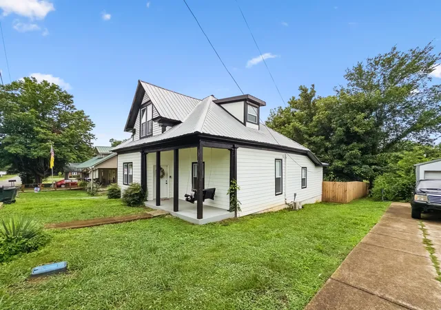 Homes for sale in Centerville, TN | 118 Nall Ave, Centerville, TN 37033 | MLS# 3248618