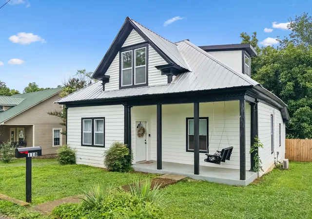 Homes for sale in Centerville, TN | 118 Nall Ave, Centerville, TN 37033 | MLS# 3248618