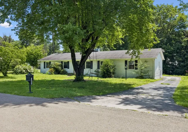 Photo 3 of Single family home for sale at 1401 Manor Rd, Columbia, TN 38401 | MLS# 3250356 | Listing updated on 2026-08-31