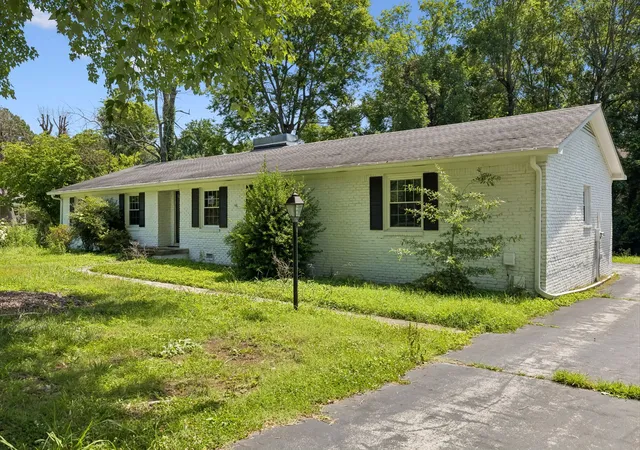 Photo 4 of Single family home for sale at 1401 Manor Rd, Columbia, TN 38401 | MLS# 3250356 | Listing updated on 2026-08-31