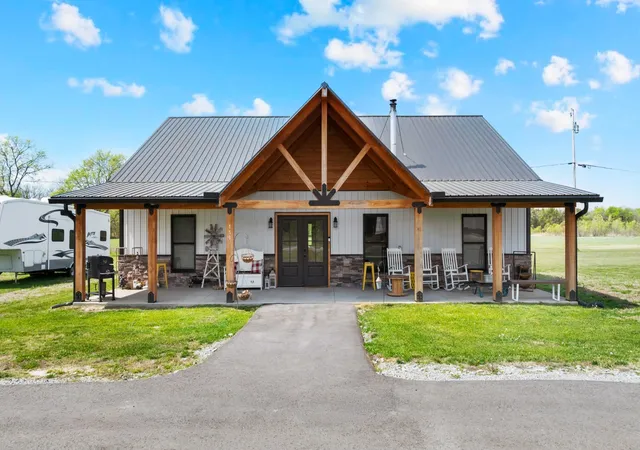 1st image of 110 Buzzard Roost Rd, Chapel Hill, TN 37034 | MLS# 3255169