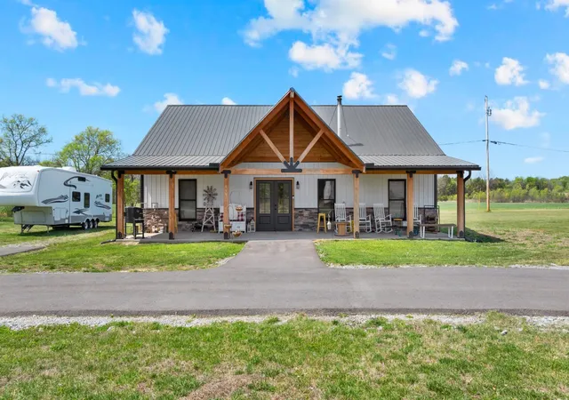 2nd image of 110 Buzzard Roost Rd, Chapel Hill, TN 37034 | MLS# 3255169