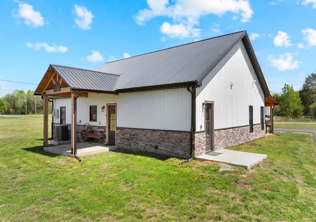 3rd image of 110 Buzzard Roost Rd, Chapel Hill, TN 37034 | MLS# 3255169
