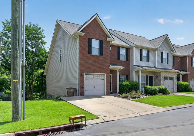 Photo 2 of Townhouse for sale at 112 Northcrest Cmns Cir, Nashville, TN 37211 | MLS# 3316012 | Listing updated on 2026-08-28
