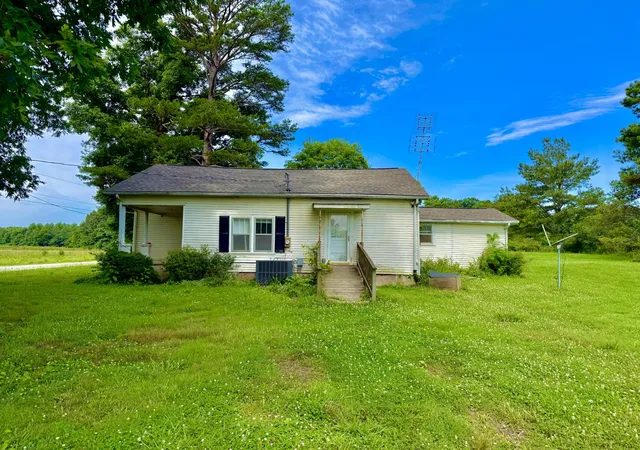 Homes for sale in Loretto, TN | 560 State Line Rd, Loretto, TN 38469 | MLS# 3248737
