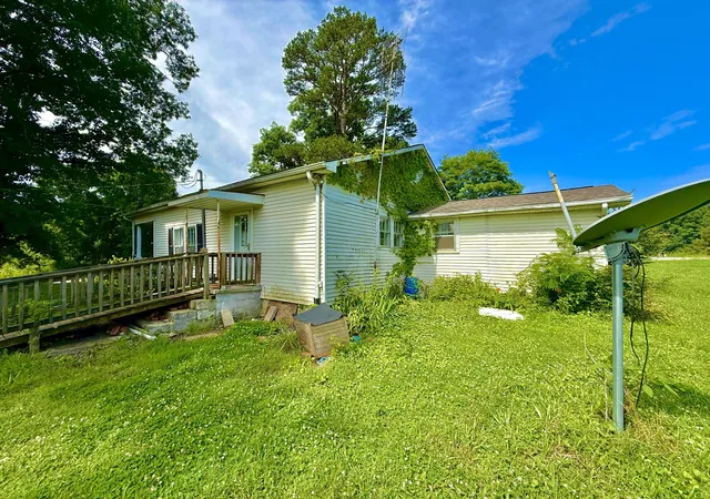 Homes for sale in Loretto, TN | 560 State Line Rd, Loretto, TN 38469 | MLS# 3248737