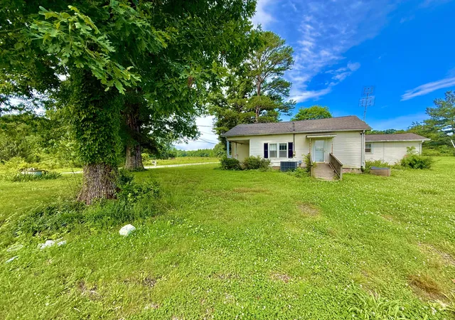 Homes for sale in Loretto, TN | 560 State Line Rd, Loretto, TN 38469 | MLS# 3248737