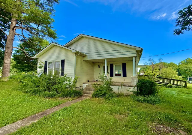 Homes for sale in Loretto, TN | 560 State Line Rd, Loretto, TN 38469 | MLS# 3248737