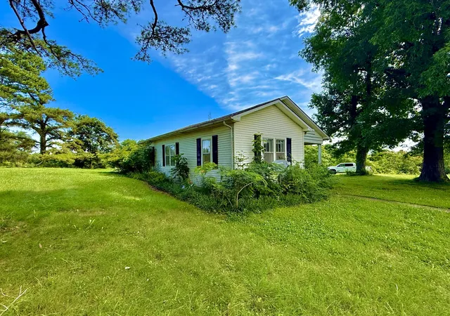 Homes for sale in Loretto, TN | 560 State Line Rd, Loretto, TN 38469 | MLS# 3248737