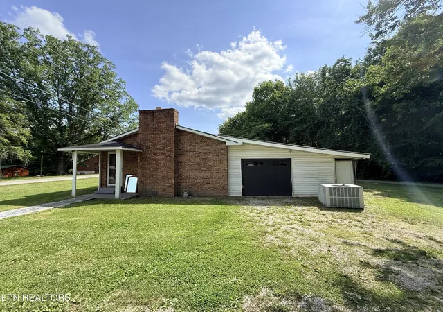 Homes for sale in Jamestown, TN | 331 Whiteoak St, Jamestown, TN 38556 | MLS# 3248719