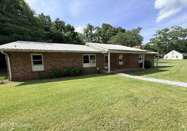 Single family home for sale at 331 White Oak St, Jamestown, TN 38556 | MLS# 3248719