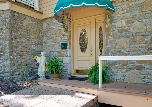 Photo 3 of Single family home for sale at 945 Forest Acres Ct, Nashville, TN 37220 | MLS# 3249007 | Listing updated on 2026-08-29