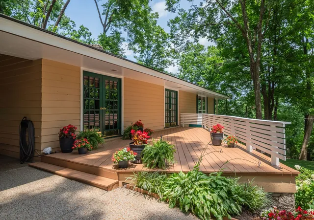Photo 3 of Single family home for sale at 945 Forest Acres Ct, Nashville, TN 37220 | MLS# 3249007 | Listing updated on 2026-08-29