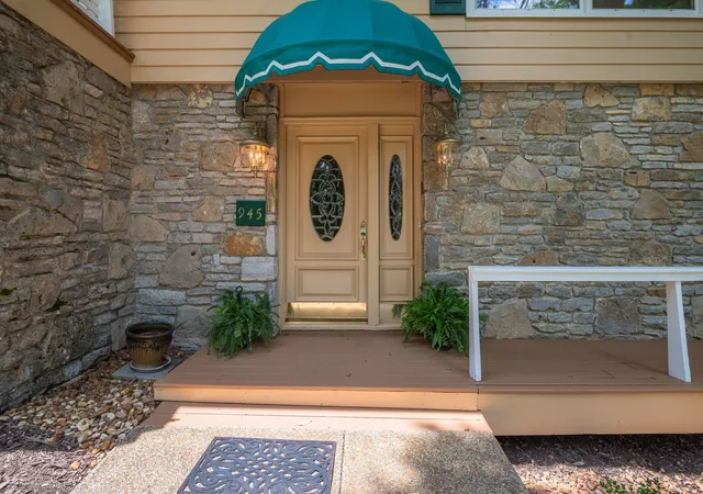 Photo 4 of Single family home for sale at 945 Forest Acres Ct, Nashville, TN 37220 | MLS# 3249007 | Listing updated on 2026-08-29
