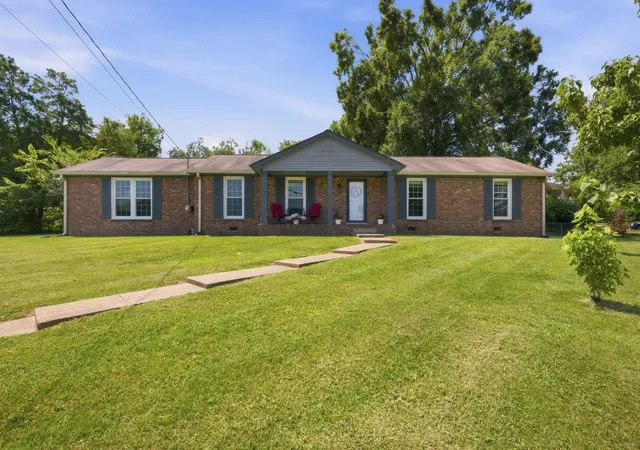 Homes for sale in Nashville, TN | 709 Harpeth Pkwy W, Nashville, TN 37221 | MLS# 3262043