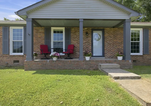 Homes for sale in Nashville, TN | 709 Harpeth Pkwy W, Nashville, TN 37221 | MLS# 3262043