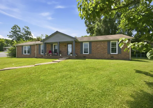 Photo 3 of Sale Pending at 709 Harpeth Pkwy W, Nashville, TN 37221 | MLS# 3262043 | Listing updated on 2026-09-03