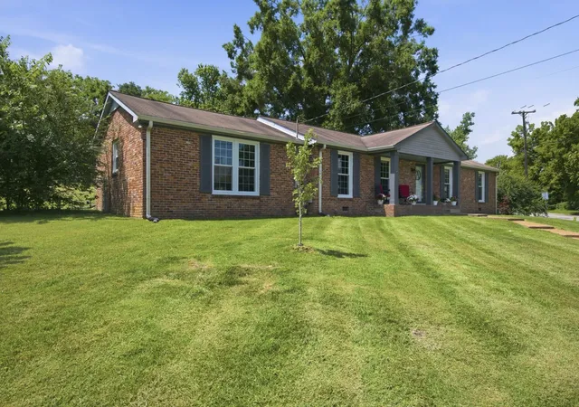Photo 3 of Sale Pending at 709 Harpeth Pkwy W, Nashville, TN 37221 | MLS# 3262043 | Listing updated on 2026-09-03