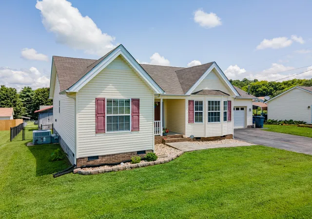Photo 1 of Sale Pending at 1604 Avers Ave, Columbia, TN 38401 | MLS# 3251251 | Listing updated on 2026-09-18