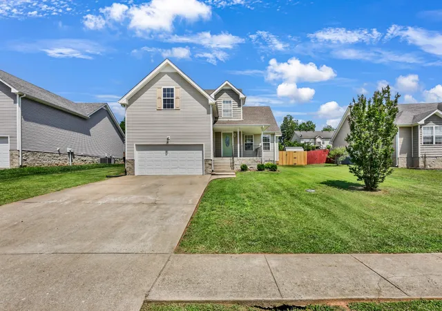 Photo 3 of Single family home for sale at 1380 Mutual Dr, Clarksville, TN 37042 | MLS# 3250355 | Listing updated on 2026-09-13