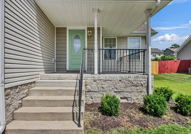 Photo 3 of Single family home for sale at 1380 Mutual Dr, Clarksville, TN 37042 | MLS# 3250355 | Listing updated on 2026-09-13