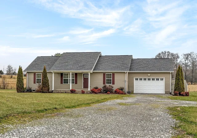 Homes for sale in Mc Minnville, TN | 3490 Pigeon Hill Rd, Mc Minnville, TN 37110 | MLS# 3256299